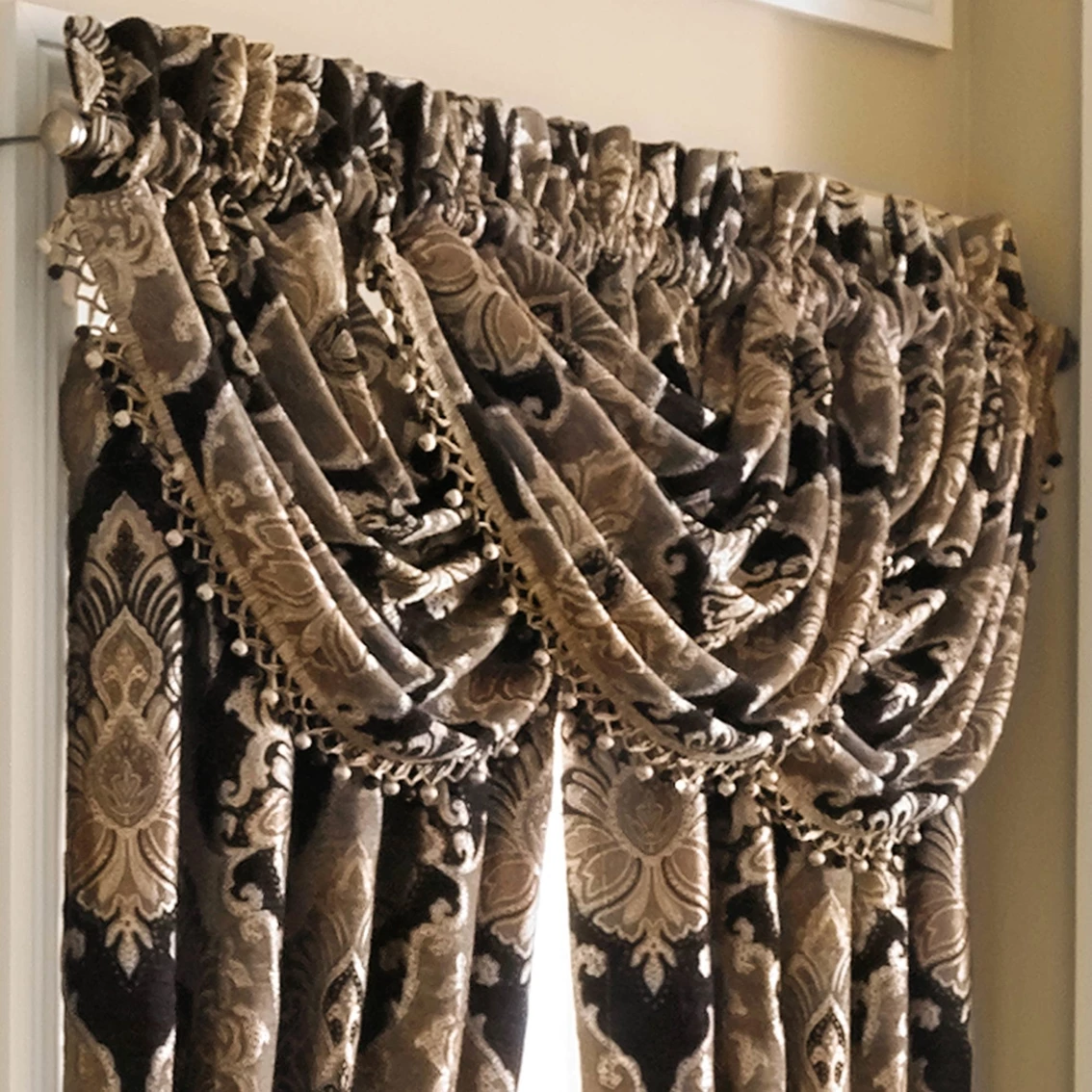 Outlet 🤩 J. Queen New York Bradshaw Natural Window Waterfall Valance ✔️ - Image 2